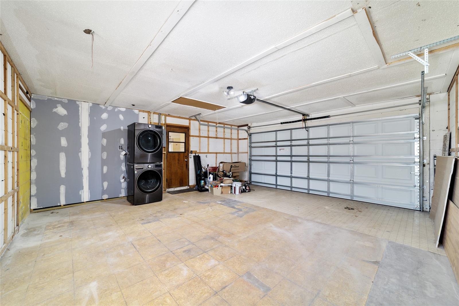 KINGS COVE - Residential Lease