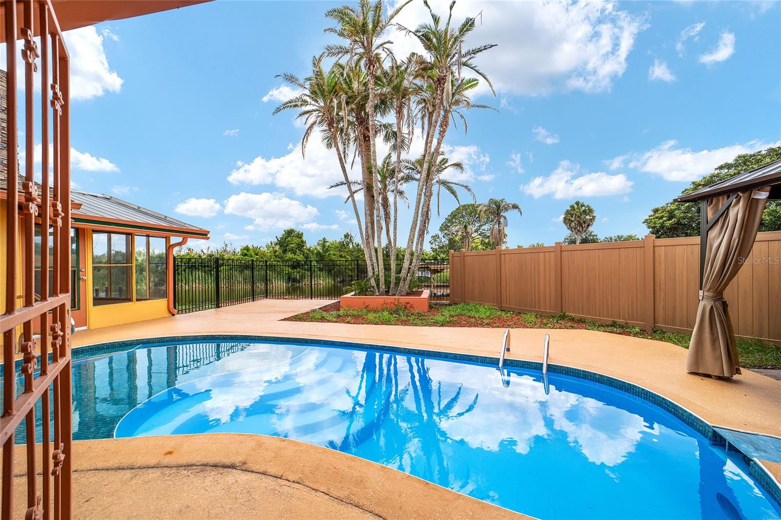 KINGS COVE - Residential Lease