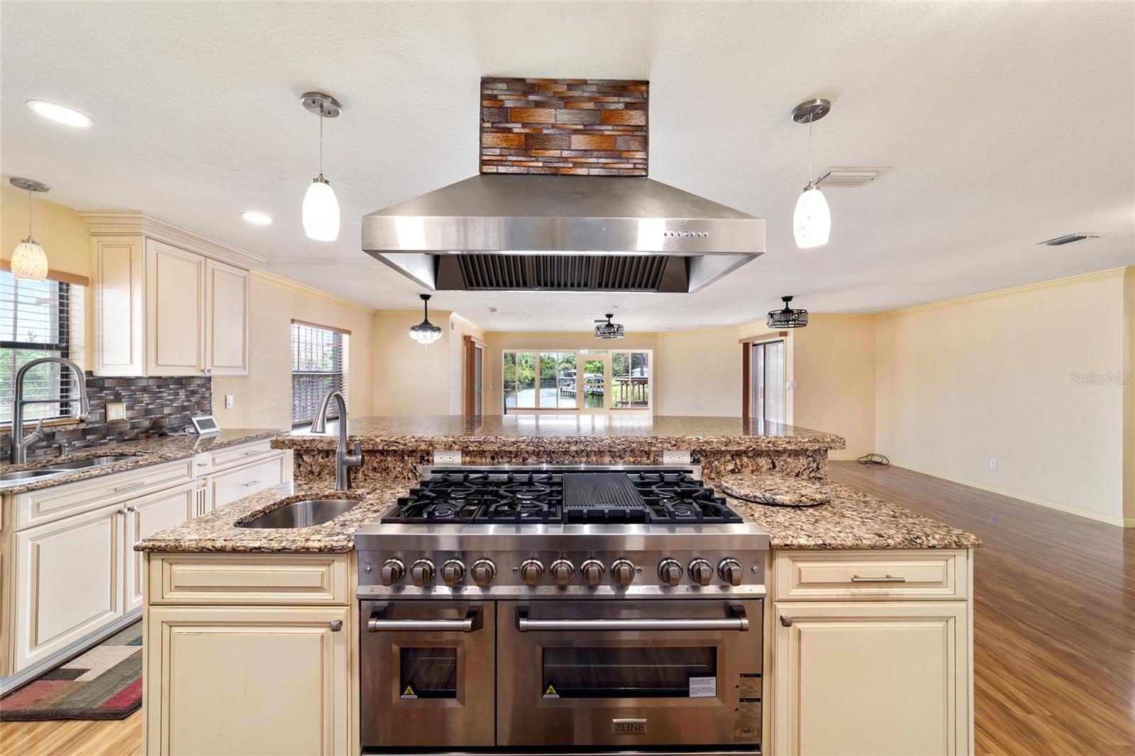 KINGS COVE - Residential Lease