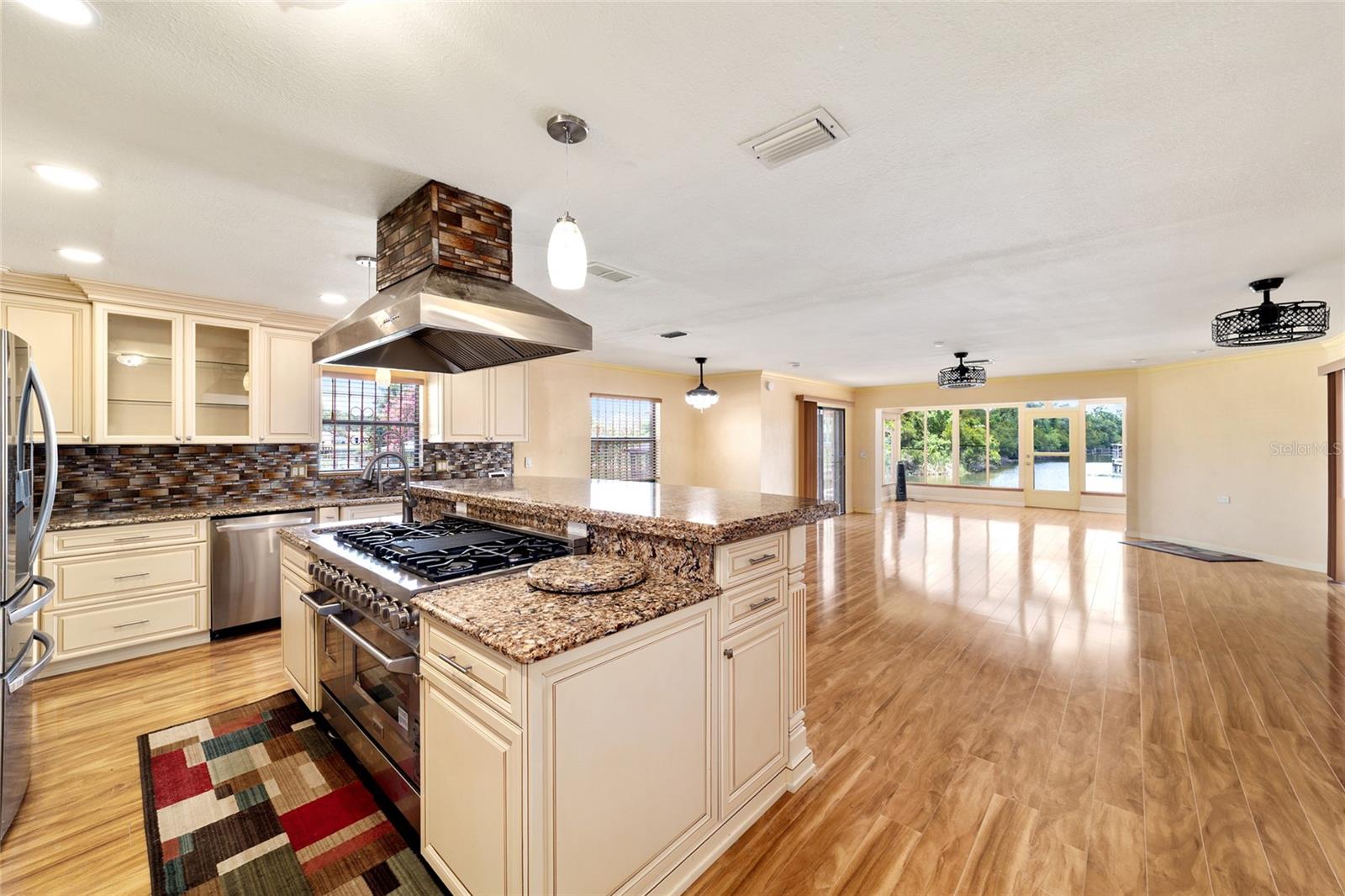 KINGS COVE - Residential Lease