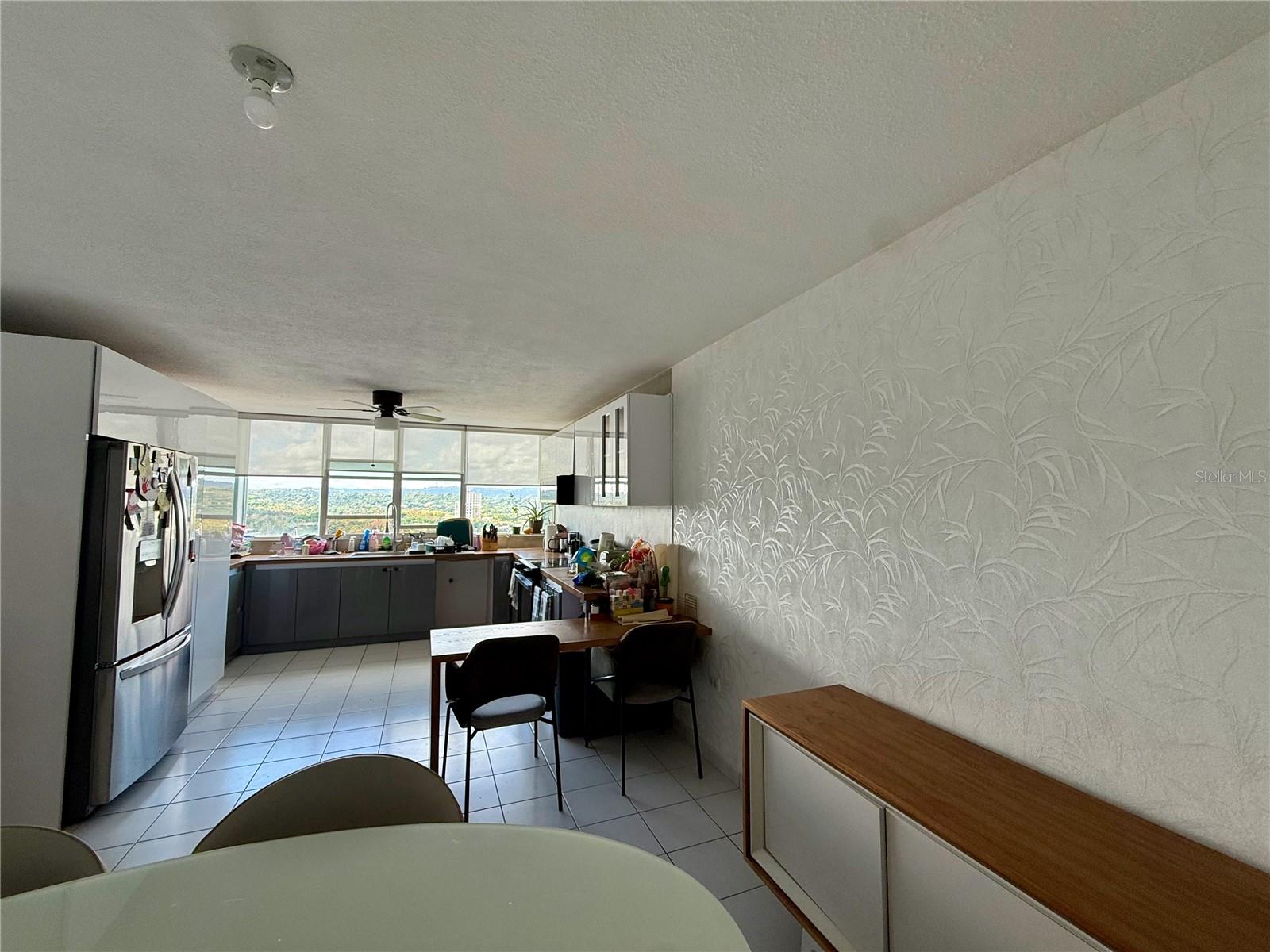 COND. FOUNTAINBLEAU PLAZA - Residential Lease