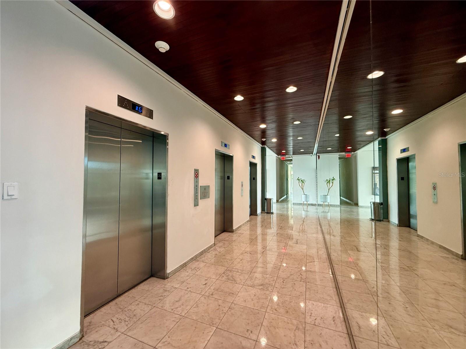 COND. FOUNTAINBLEAU PLAZA - Residential Lease
