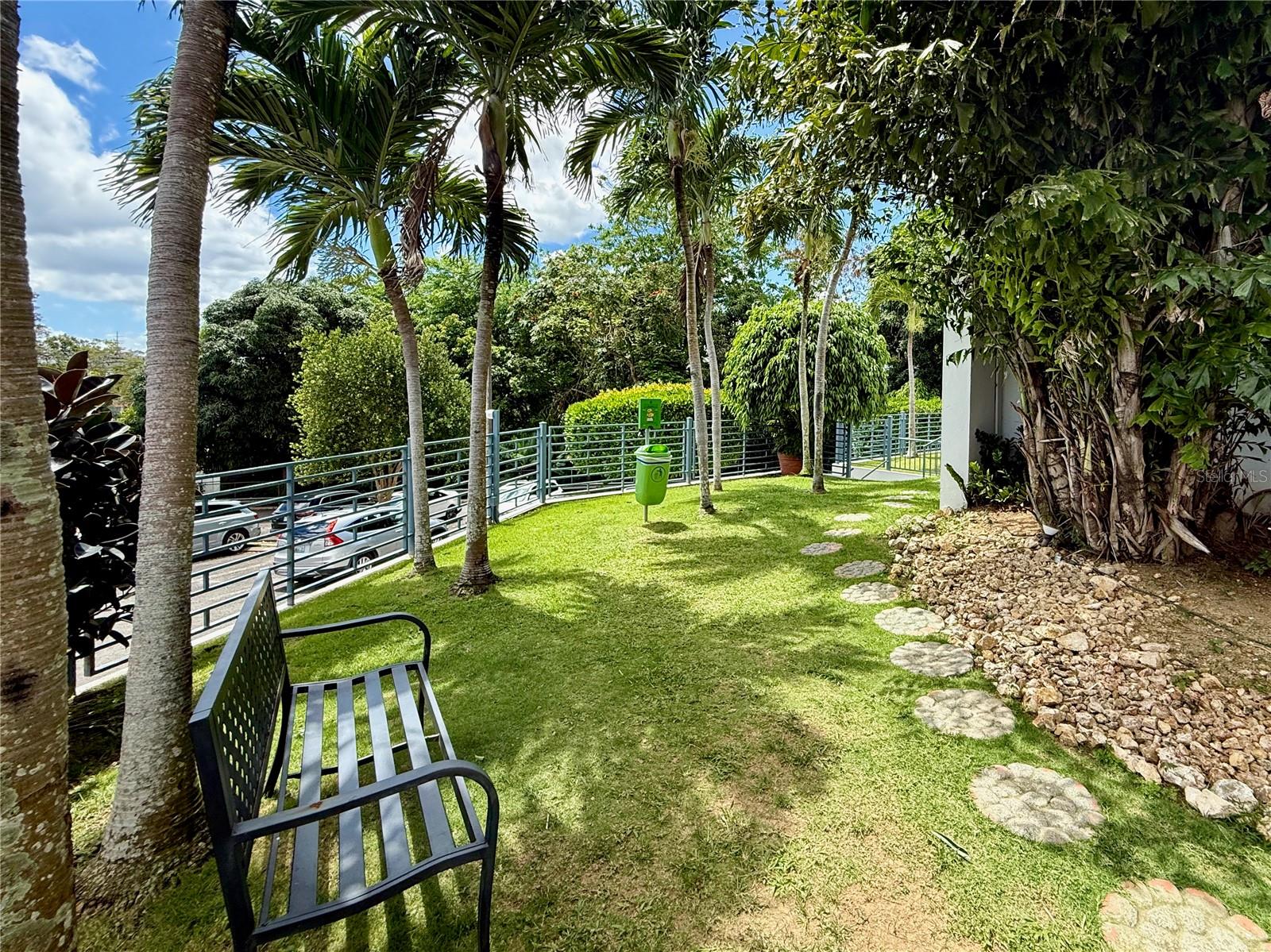 COND. FOUNTAINBLEAU PLAZA - Residential Lease