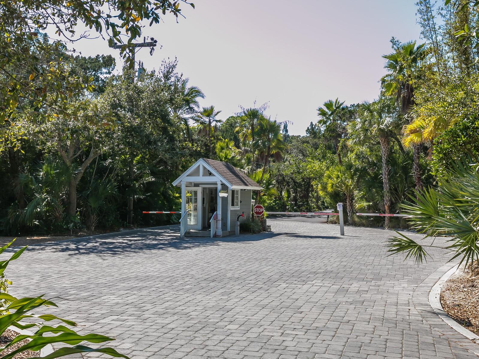 SANDERLING CLUB, SIESTA PROPERTIES - Residential