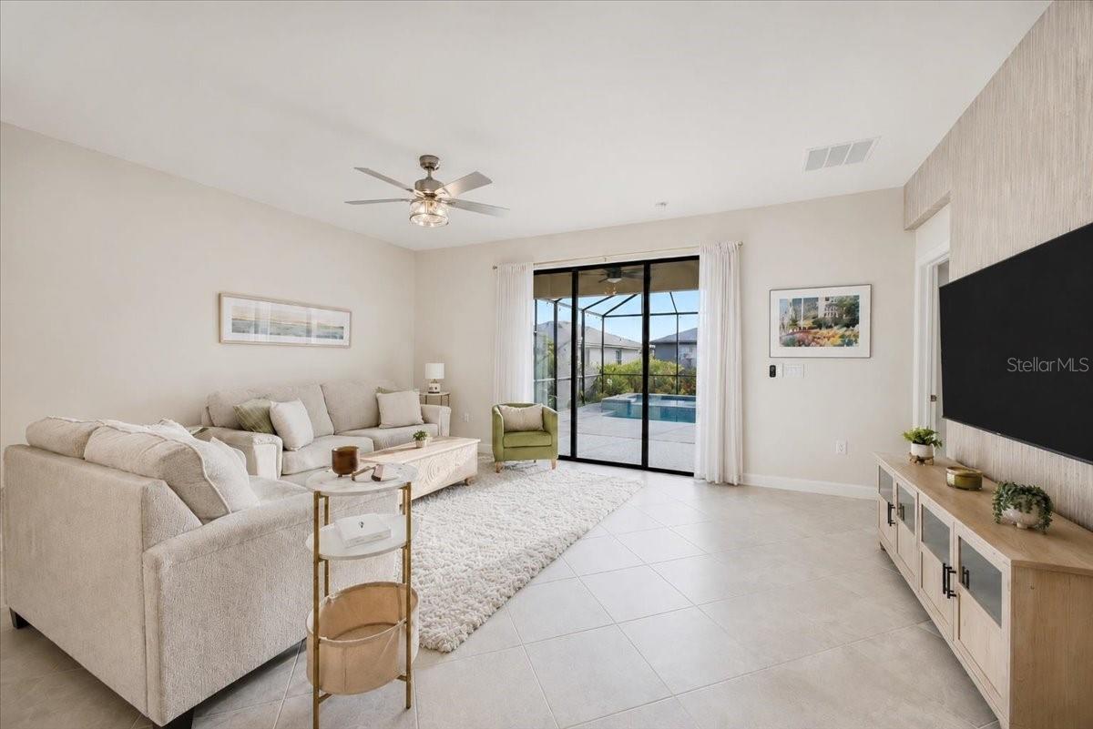 LORRAINE LAKES - Residential