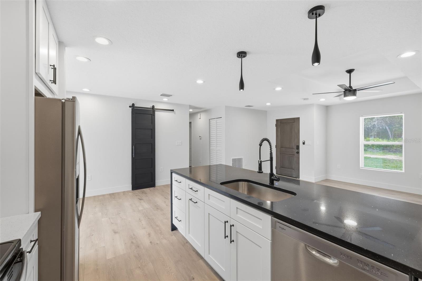 HOLIDAY HEIGHTS UNIT 01 - Residential