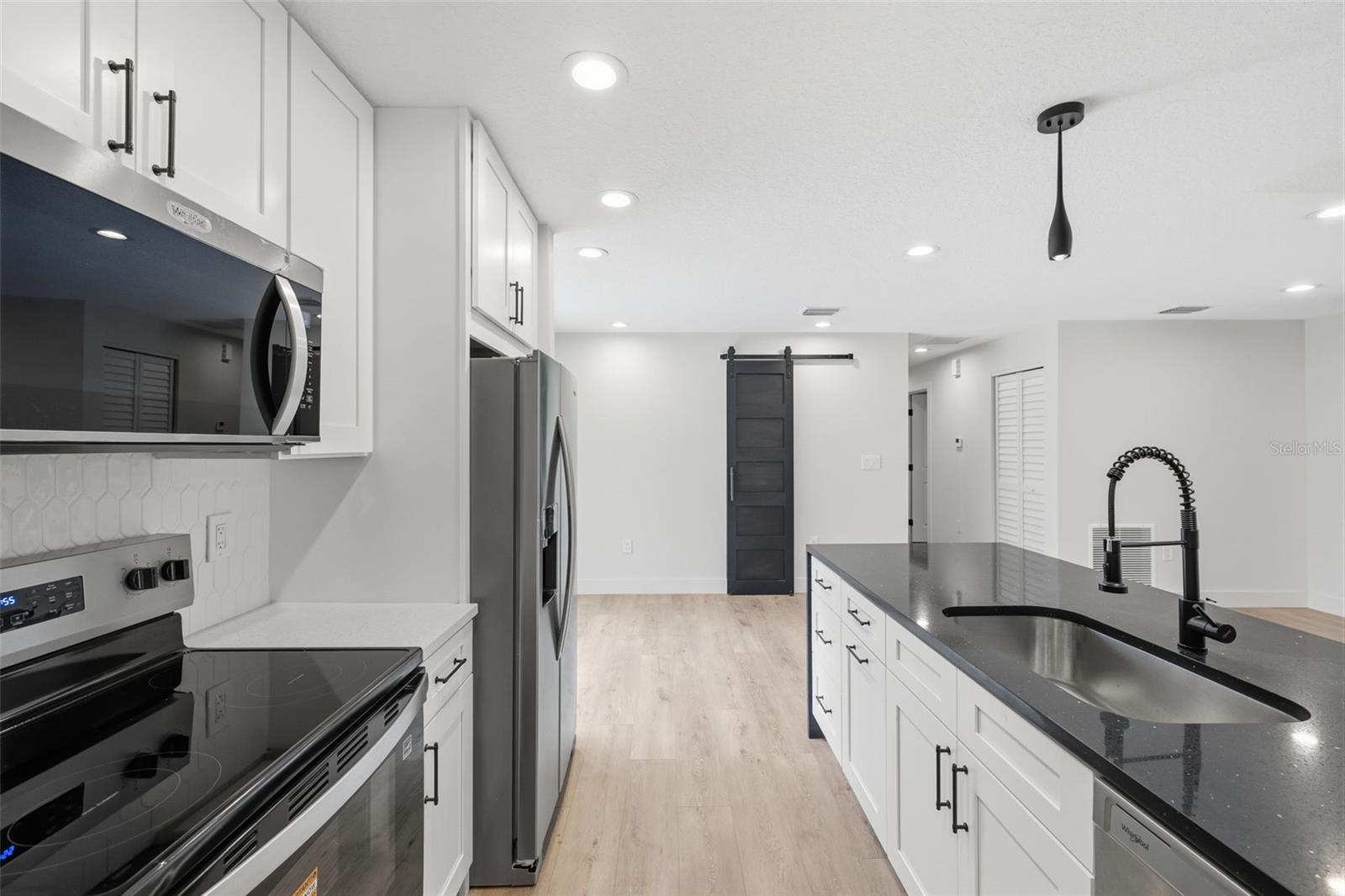 HOLIDAY HEIGHTS UNIT 01 - Residential