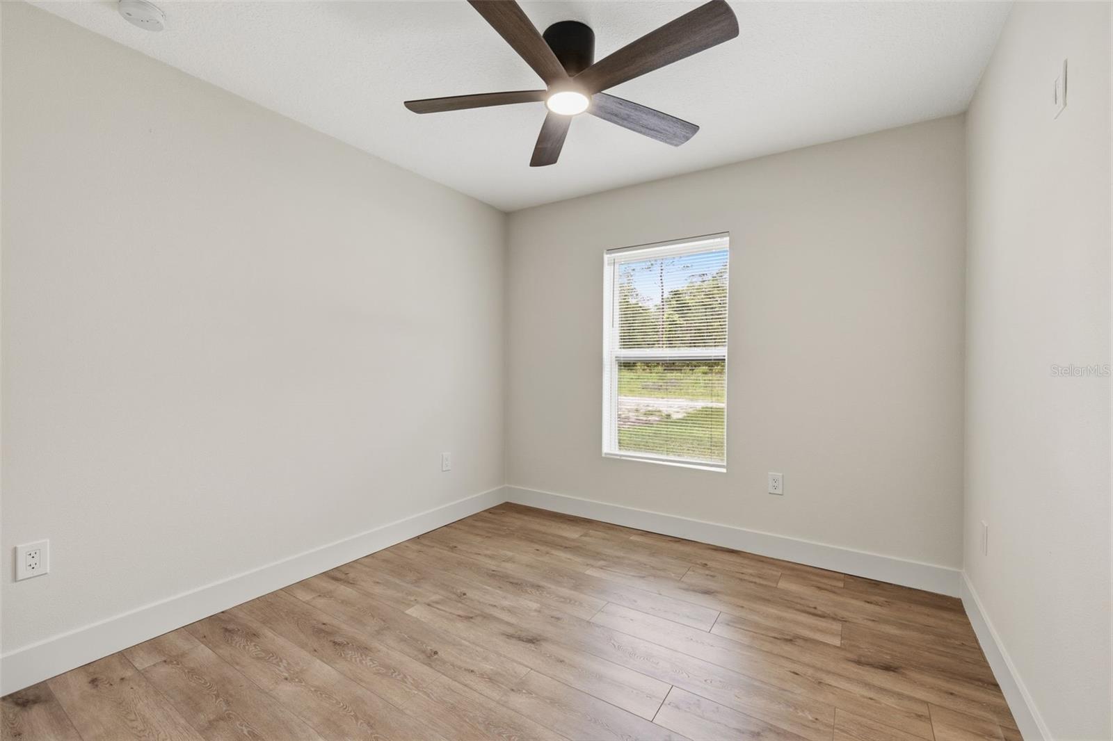 HOLIDAY HEIGHTS UNIT 01 - Residential