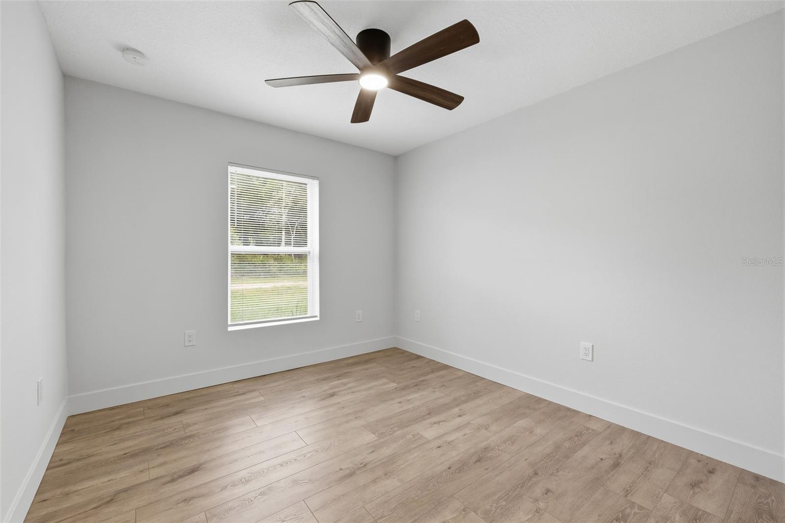 HOLIDAY HEIGHTS UNIT 01 - Residential