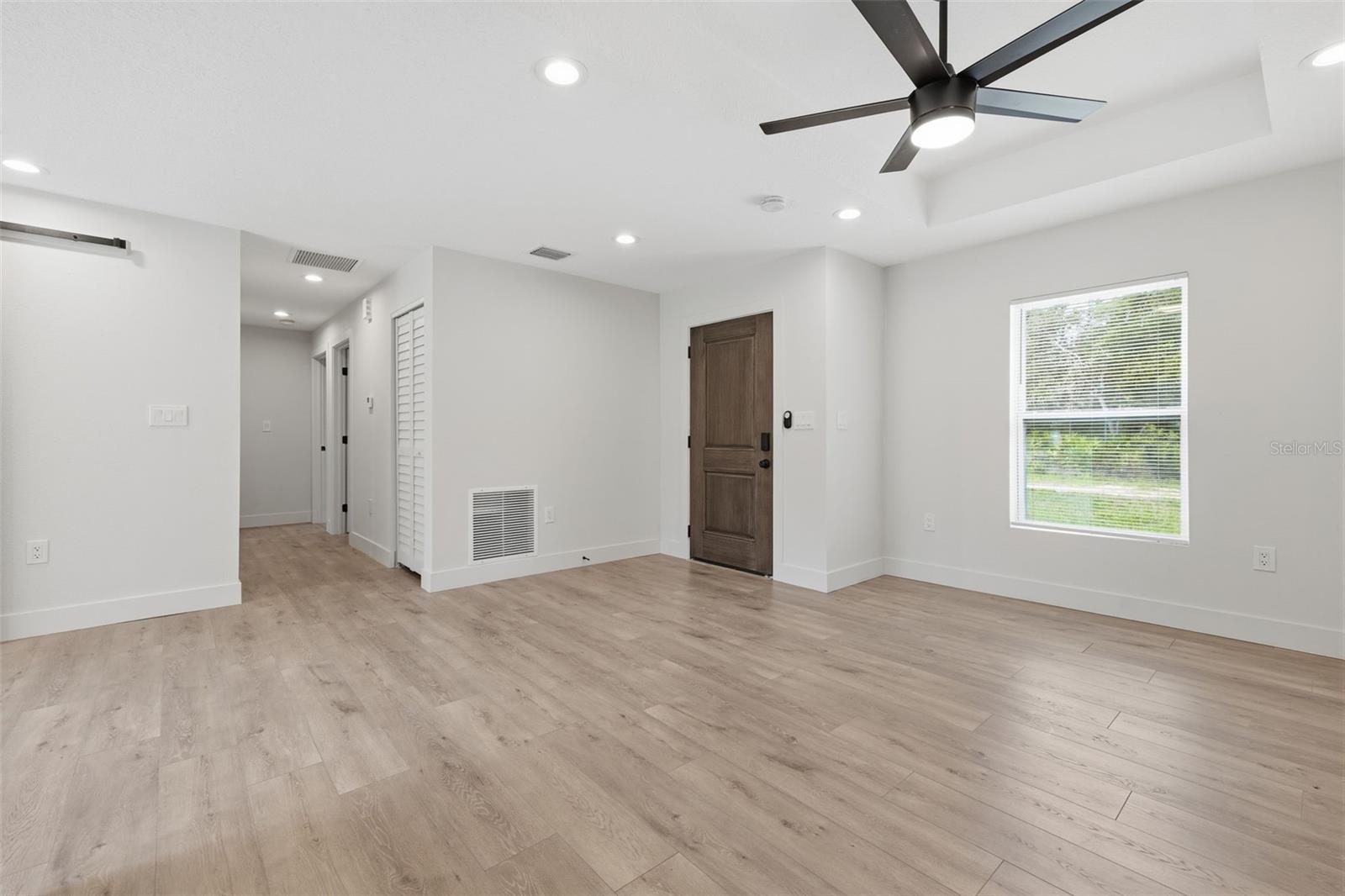 HOLIDAY HEIGHTS UNIT 01 - Residential