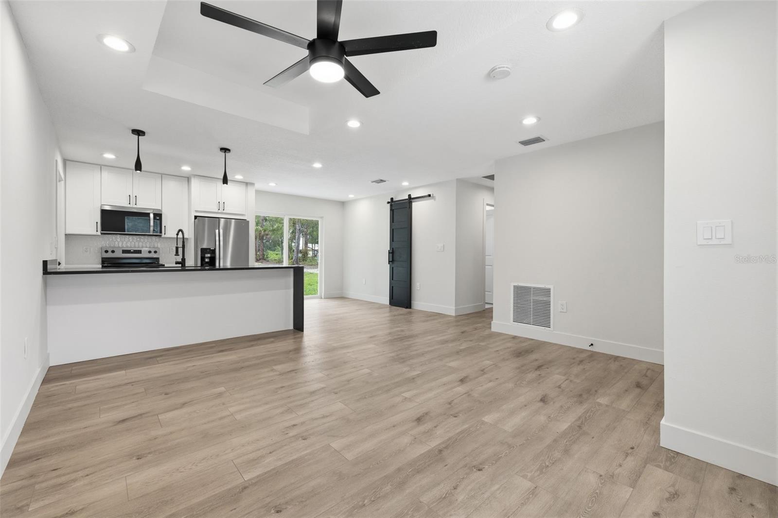 HOLIDAY HEIGHTS UNIT 01 - Residential