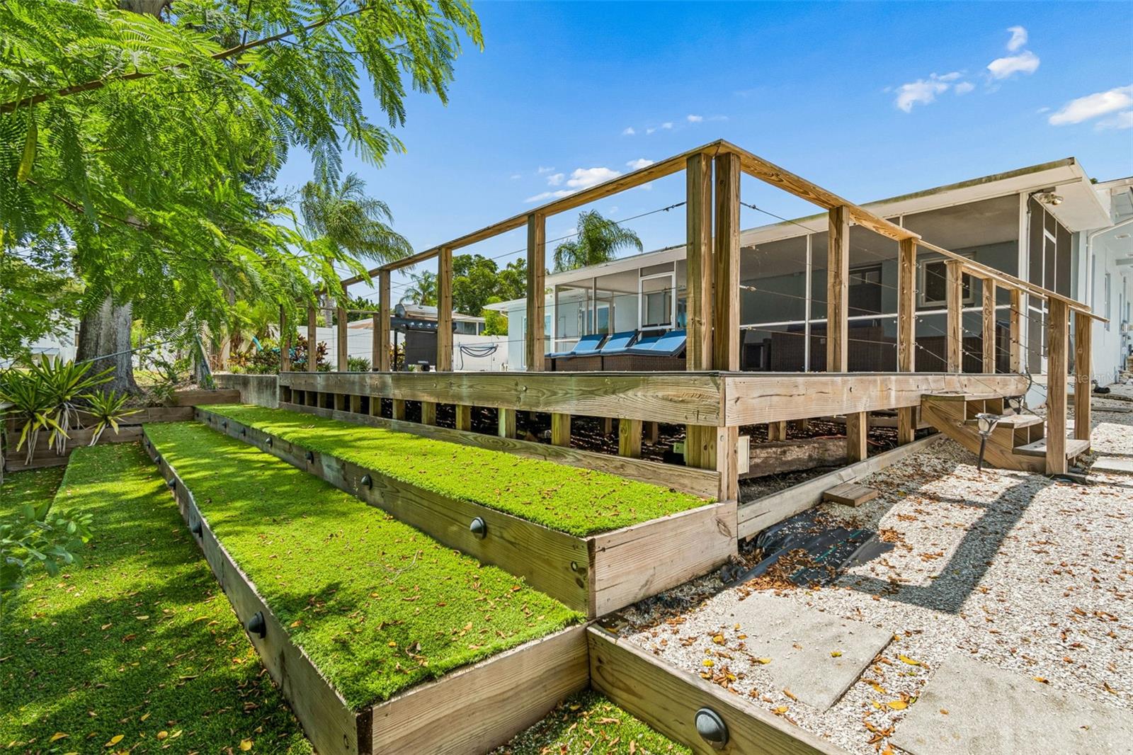 OAKDALE MANOR - Residential
