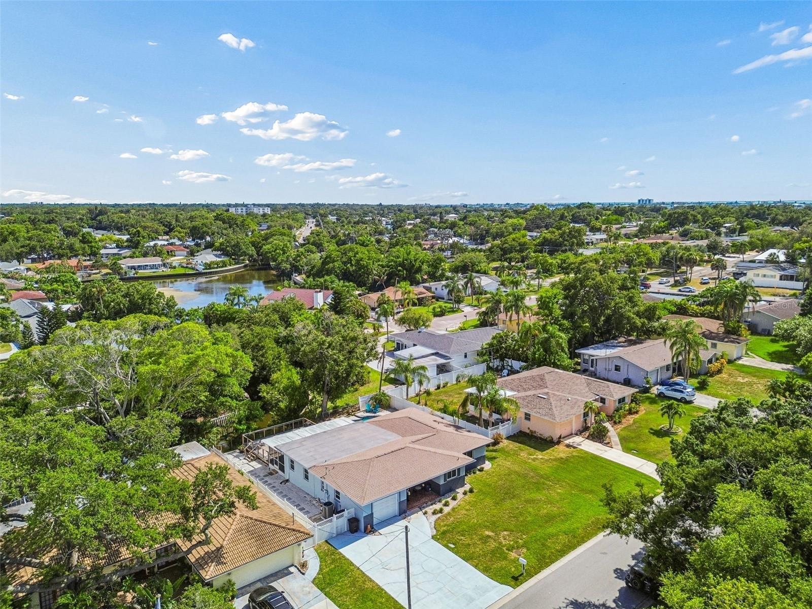 OAKDALE MANOR - Residential