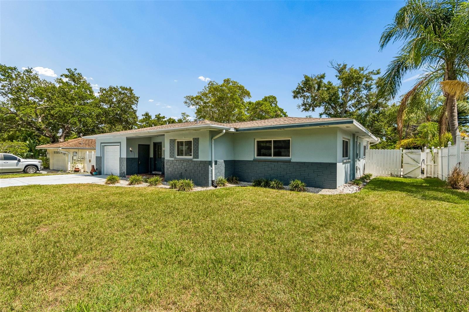 OAKDALE MANOR - Residential