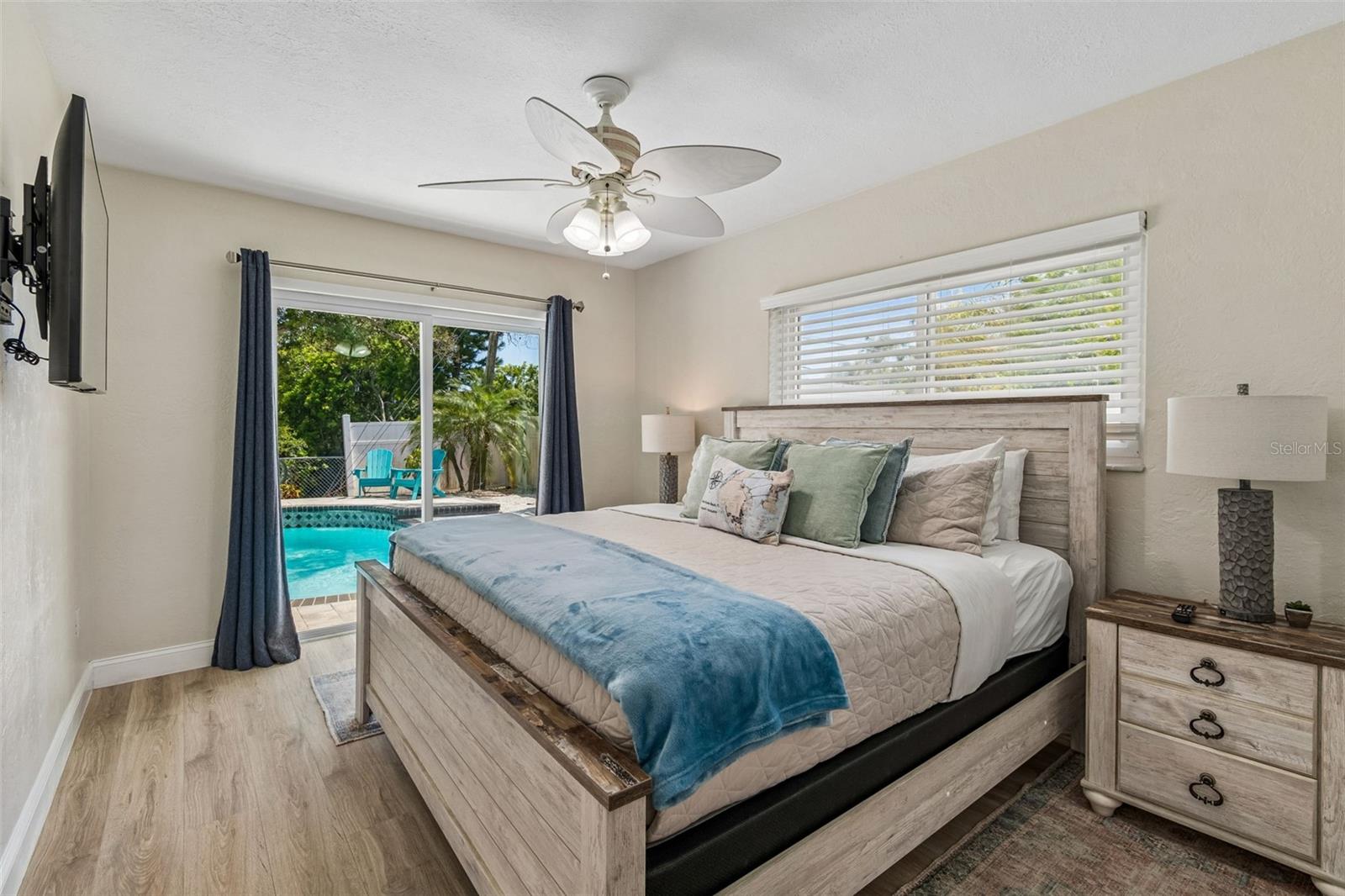 OAKDALE MANOR - Residential