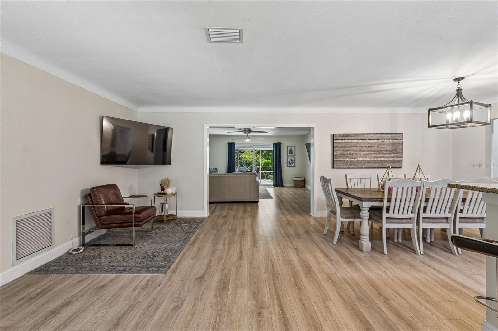 OAKDALE MANOR - Residential