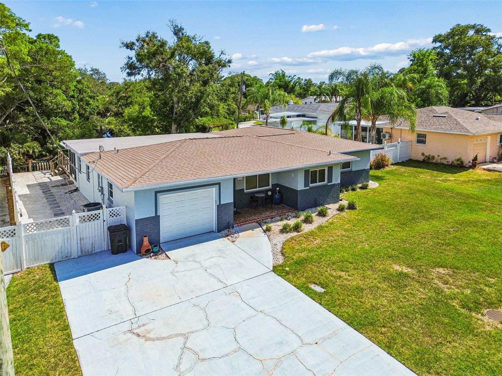 OAKDALE MANOR - Residential