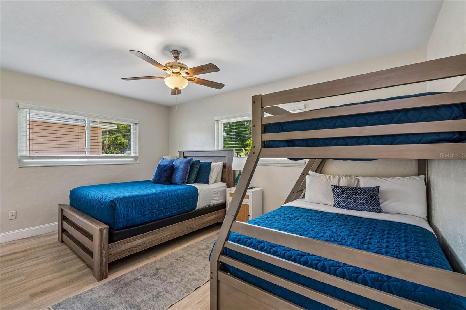 OAKDALE MANOR - Residential
