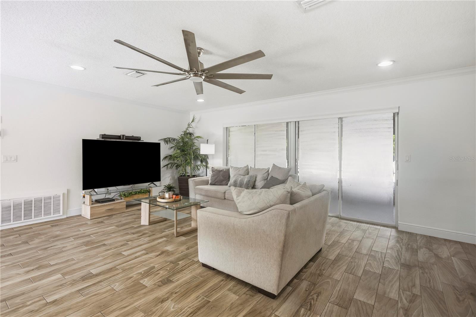 DELTONA LAKES UNIT 08 - Residential