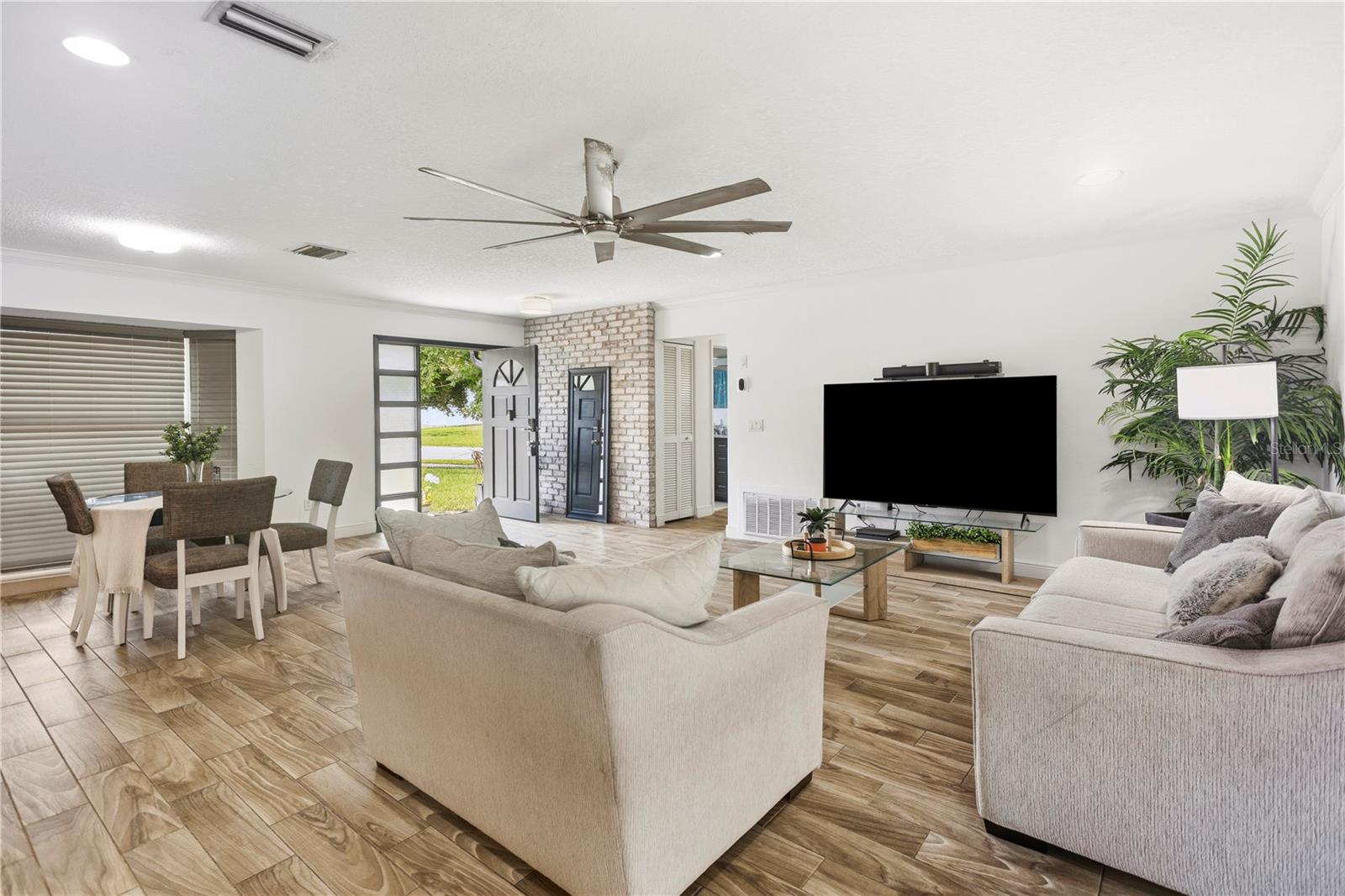 DELTONA LAKES UNIT 08 - Residential