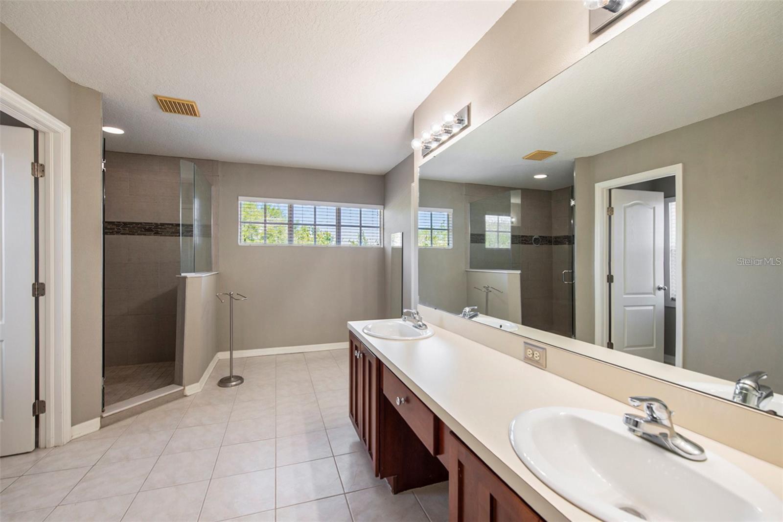 CANTERBURY LAKES PH 4 - Residential Lease