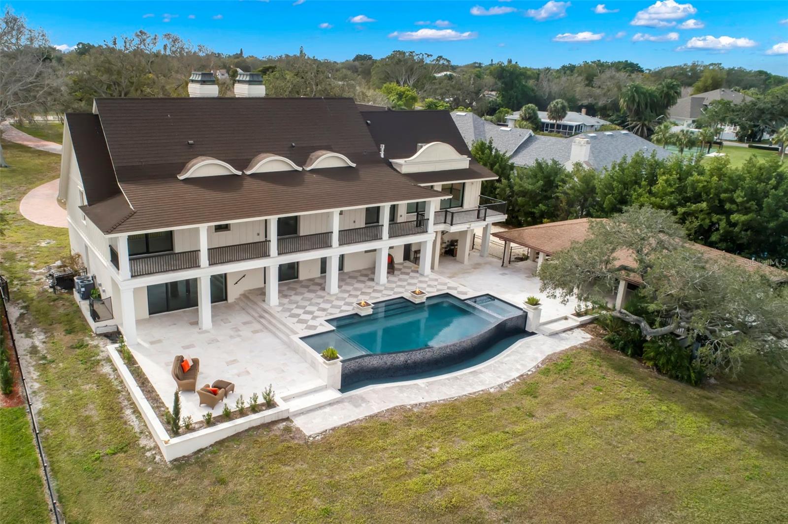 SHAW'S POINT - Residential