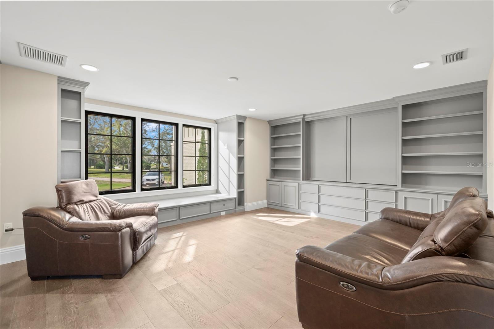 SHAW'S POINT - Residential