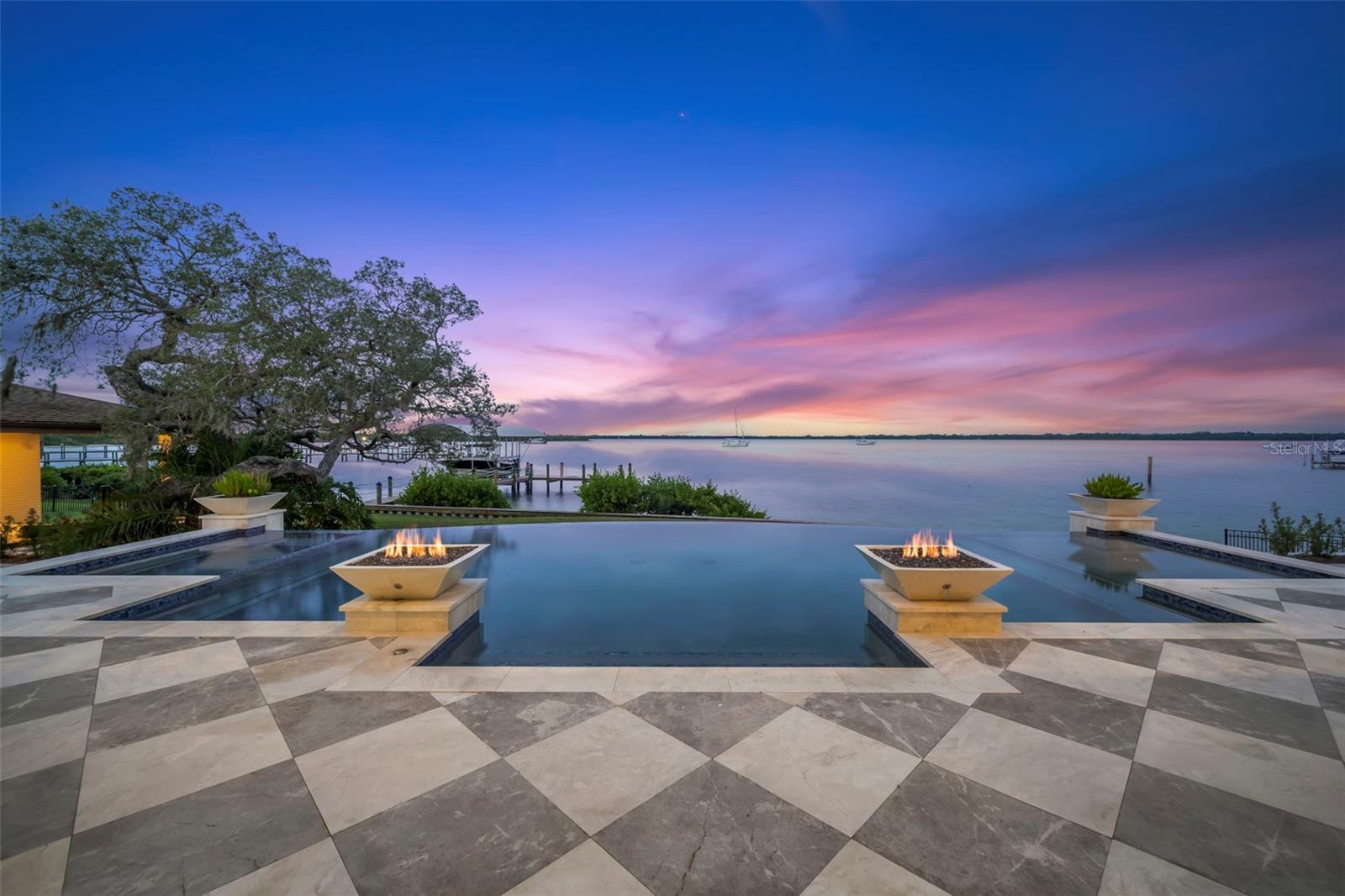 SHAW'S POINT - Residential