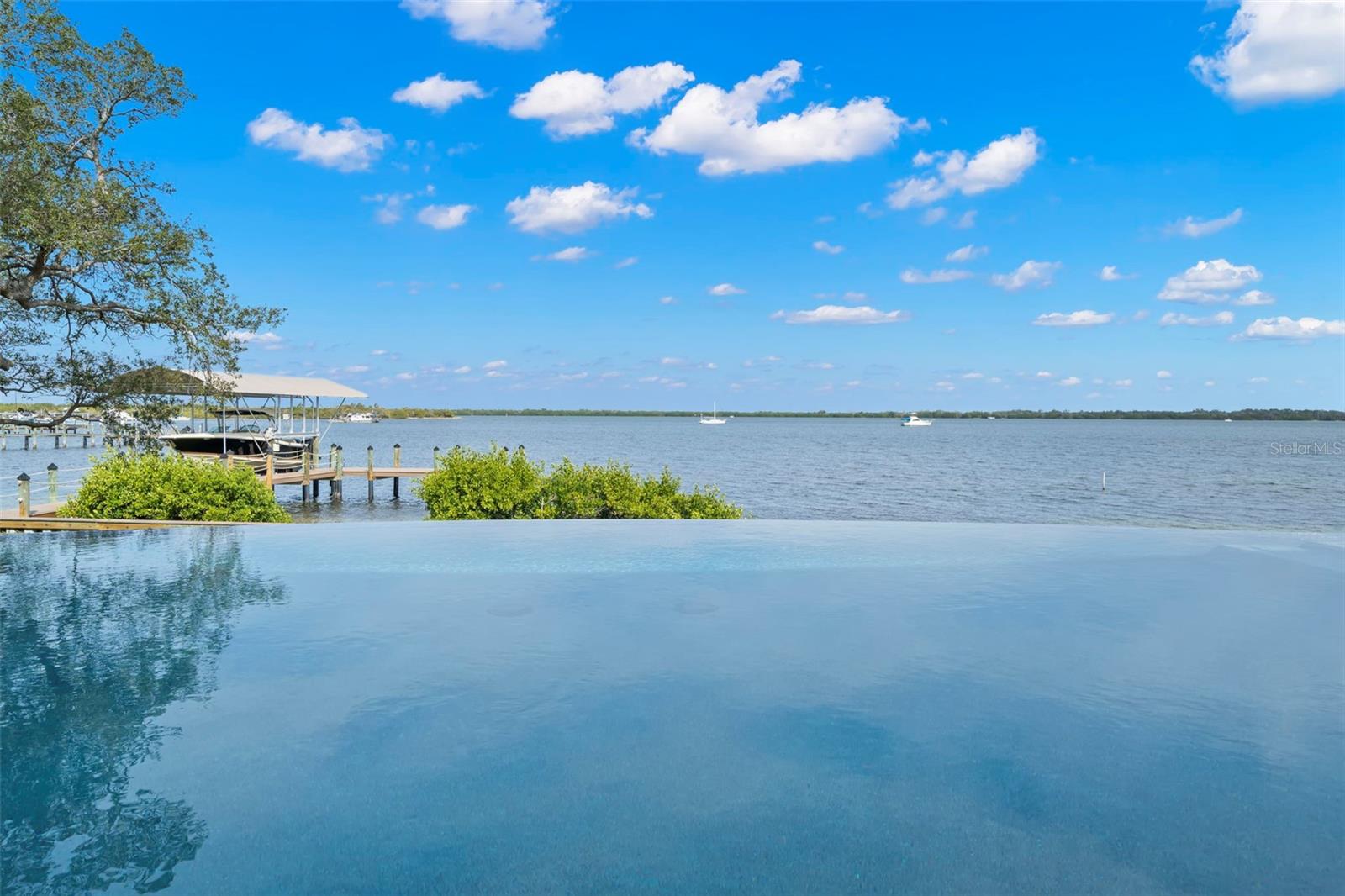 SHAW'S POINT - Residential