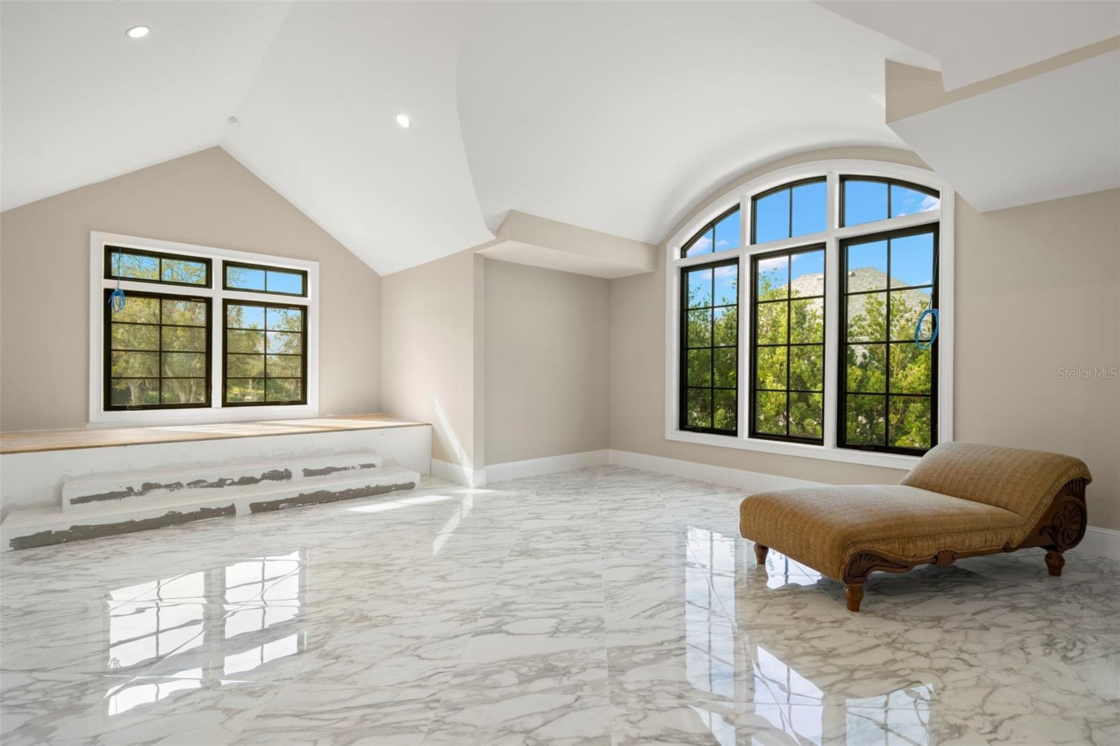 SHAW'S POINT - Residential