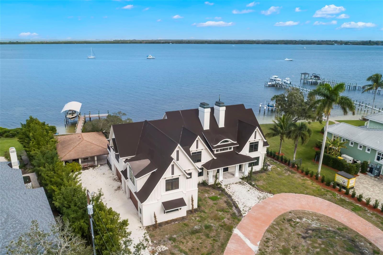 SHAW'S POINT - Residential