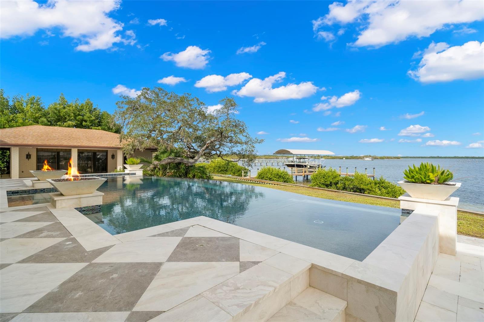 SHAW'S POINT - Residential