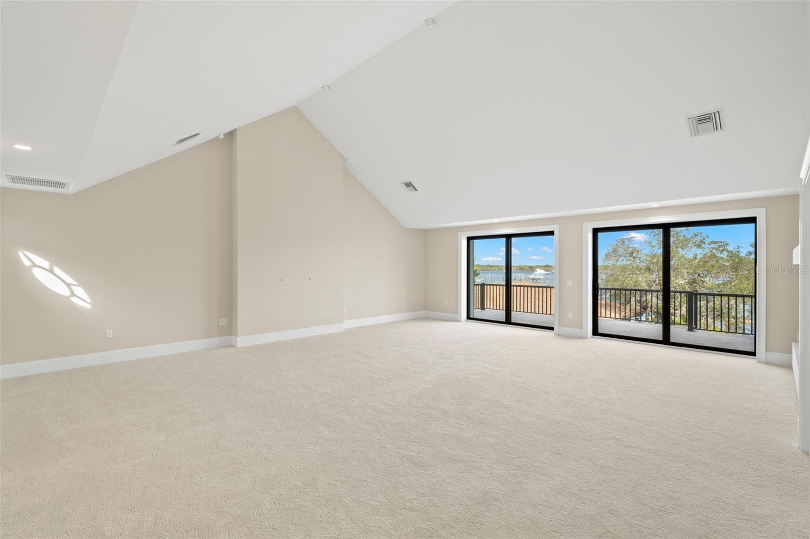 SHAW'S POINT - Residential