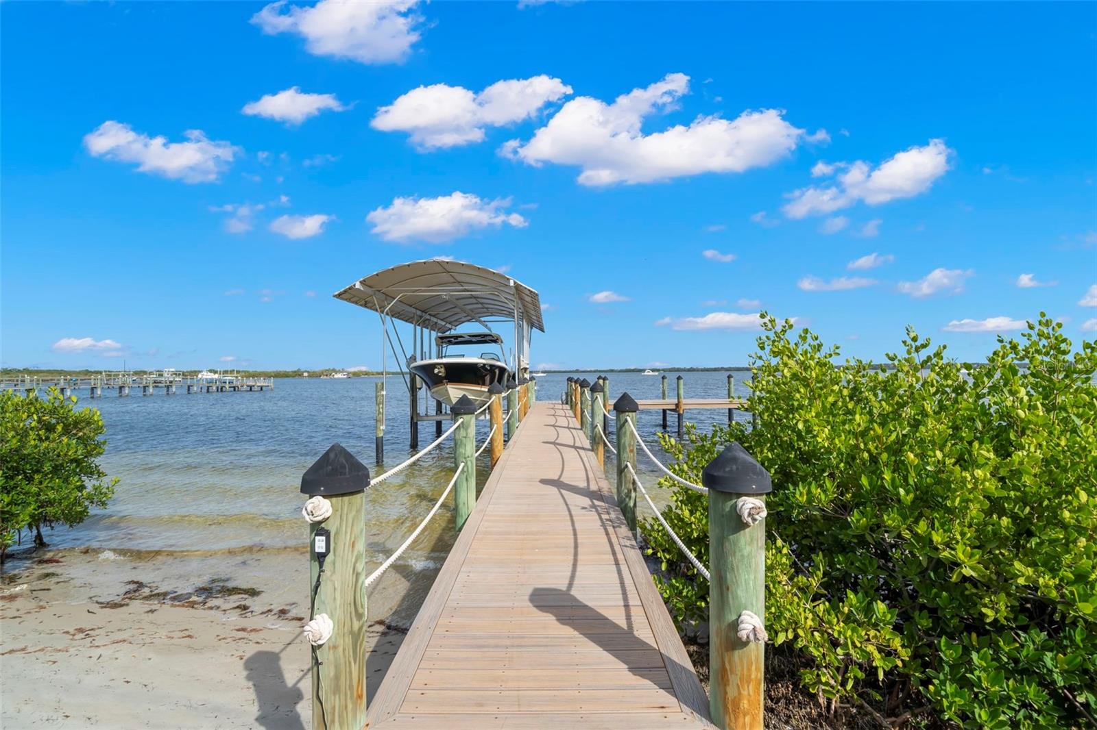 SHAW'S POINT - Residential