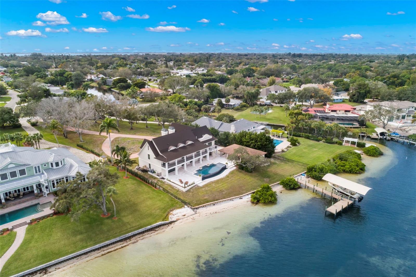 SHAW'S POINT - Residential