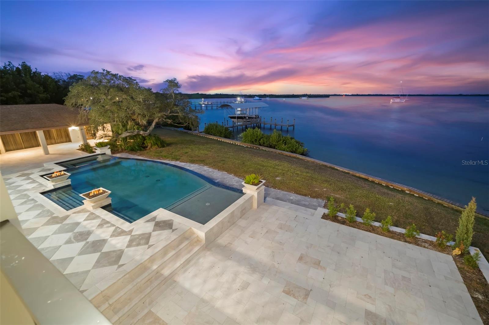 SHAW'S POINT - Residential