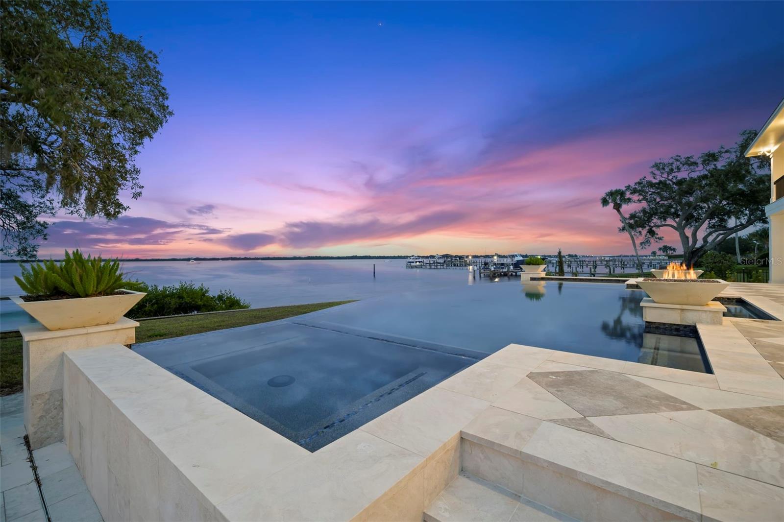 SHAW'S POINT - Residential