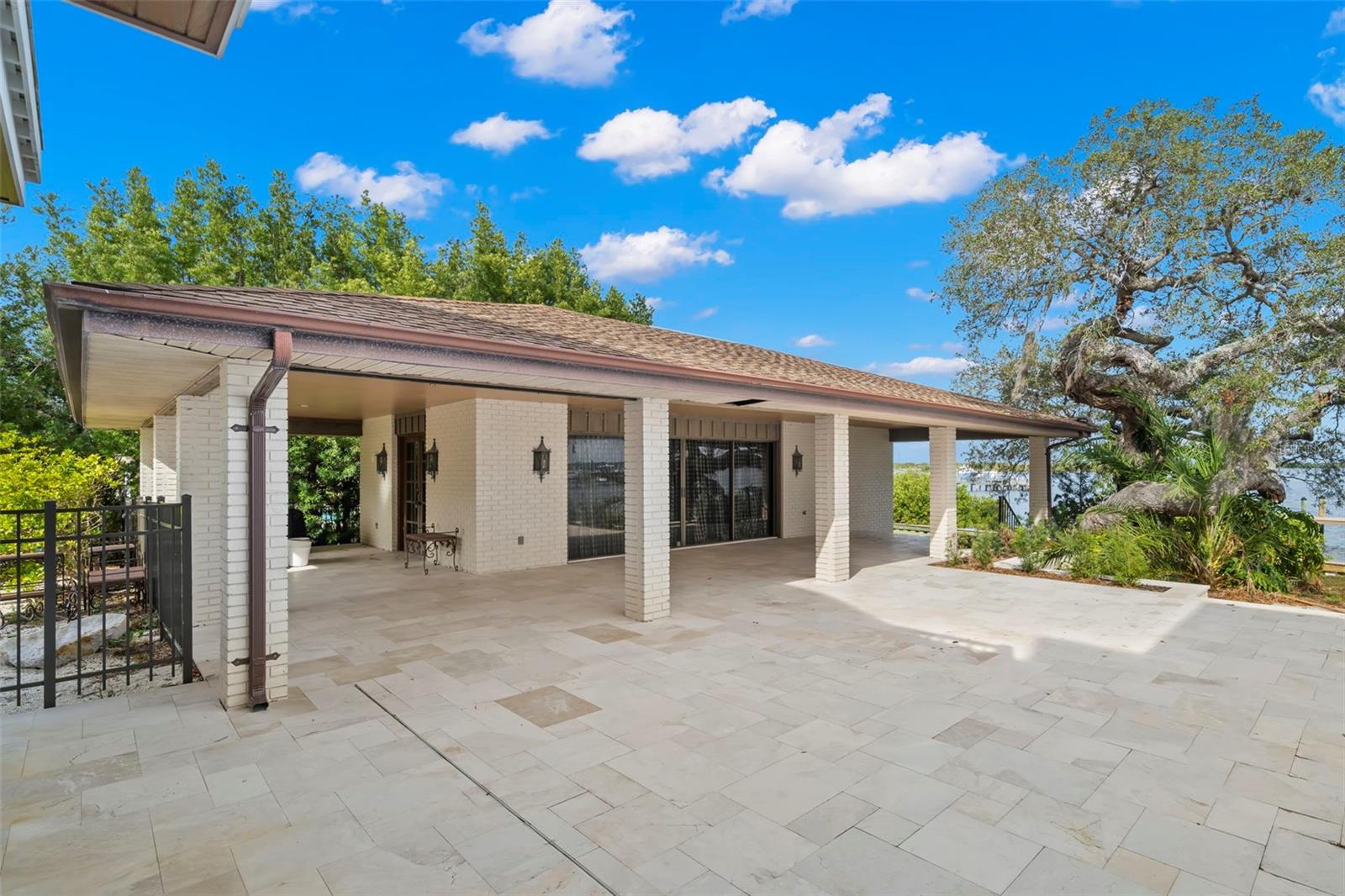 SHAW'S POINT - Residential
