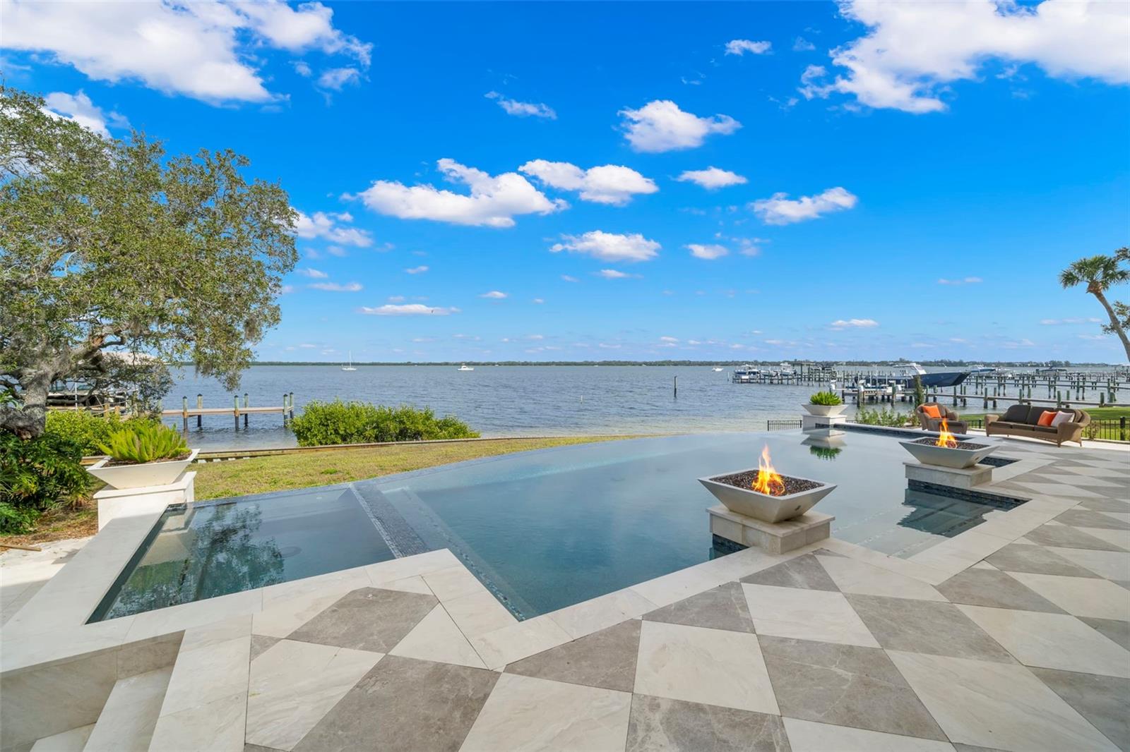 SHAW'S POINT - Residential