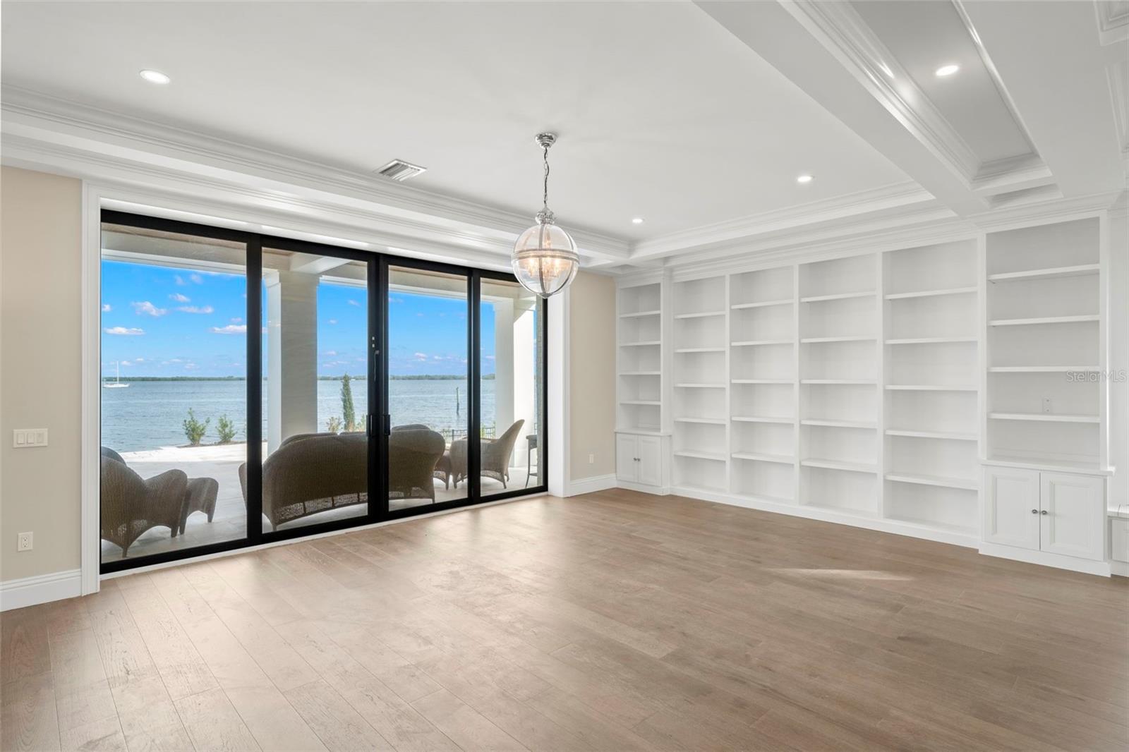 SHAW'S POINT - Residential