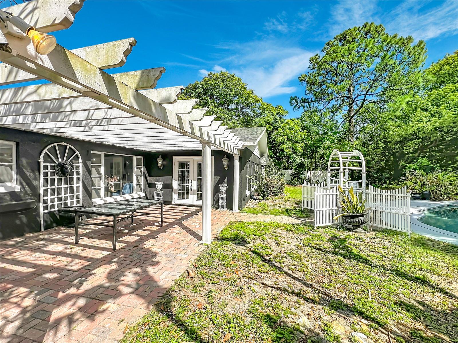 ROBERTA PLACE - Residential