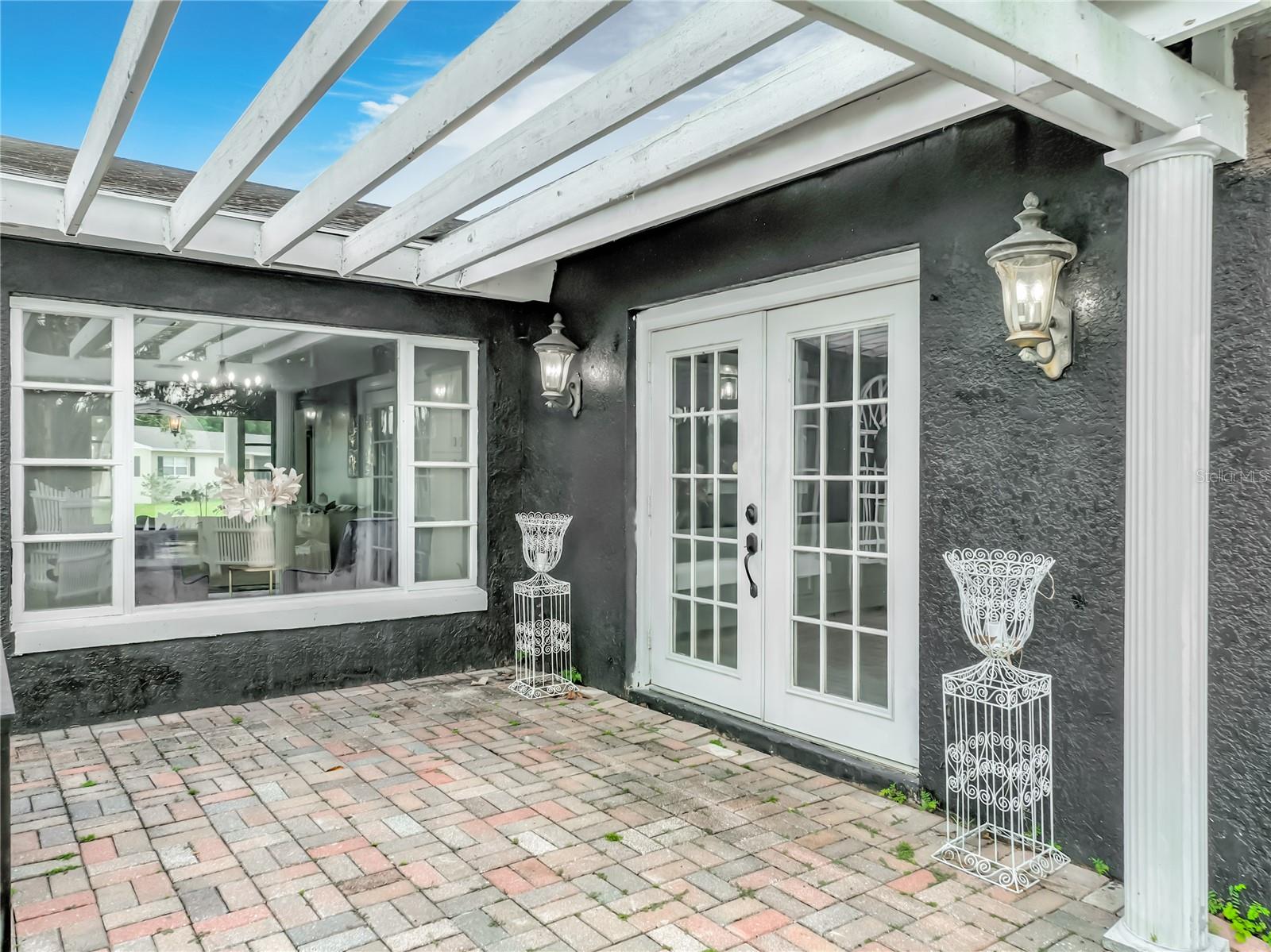 ROBERTA PLACE - Residential