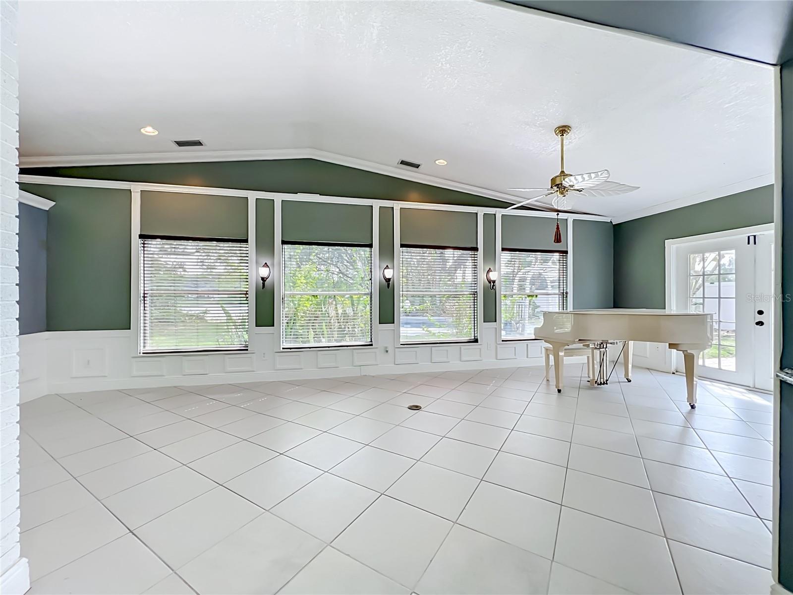 ROBERTA PLACE - Residential