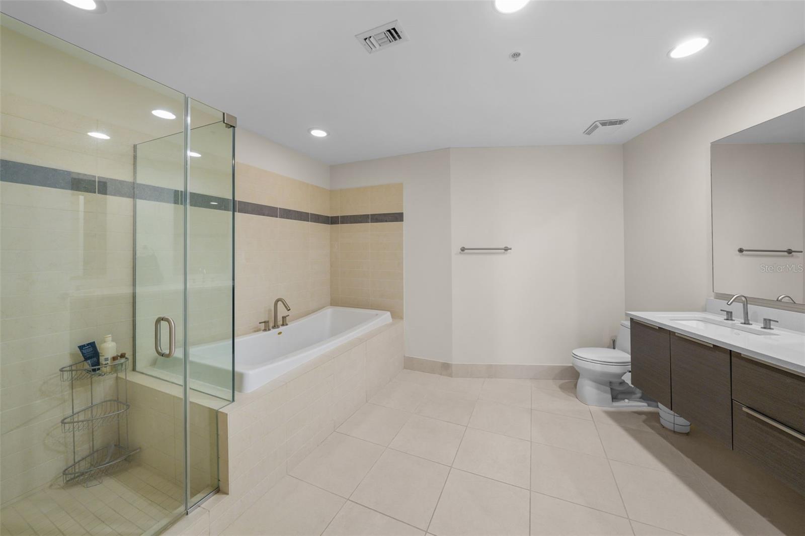 SIGNATURE PLACE CONDO - Residential