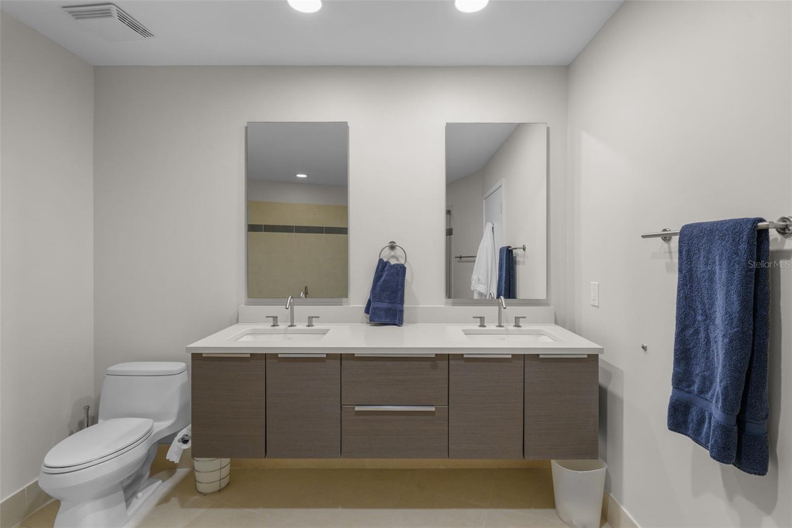 SIGNATURE PLACE CONDO - Residential