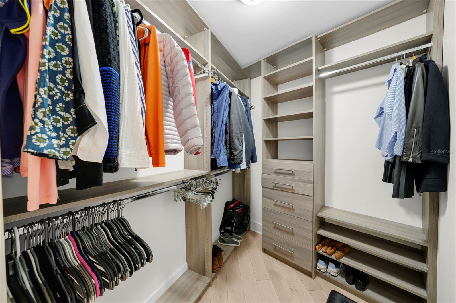 SIGNATURE PLACE CONDO - Residential