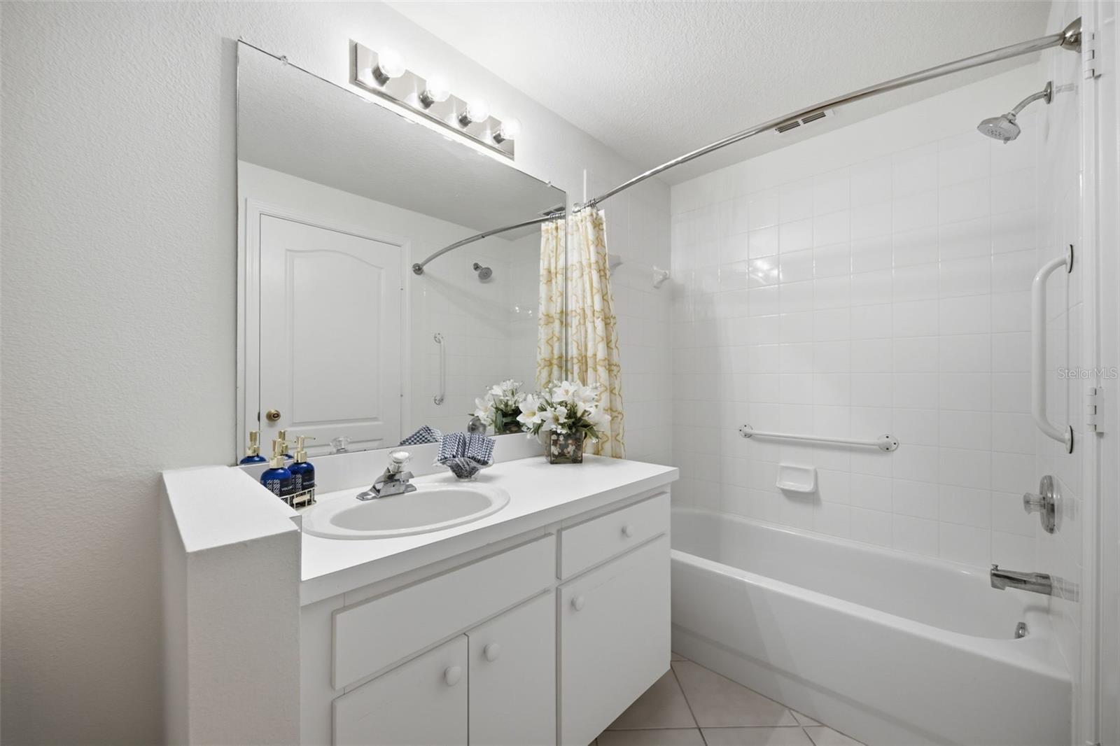 LEXINGTON OAKS VILLAGE 25 26 - Residential