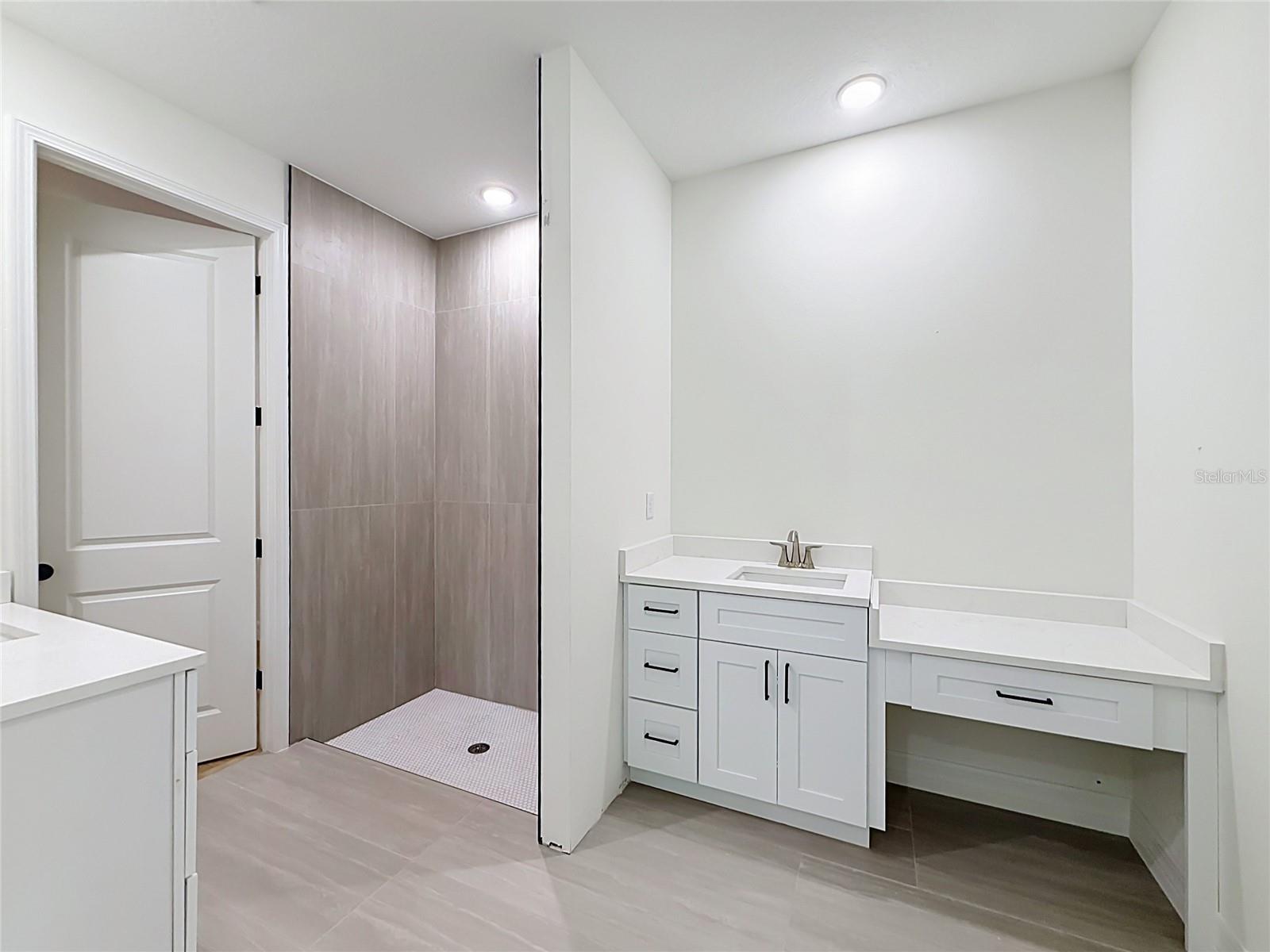 ROYAL TRAILS UNIT 01 - Residential