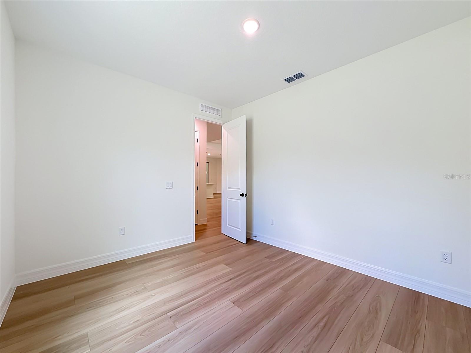 ROYAL TRAILS UNIT 01 - Residential