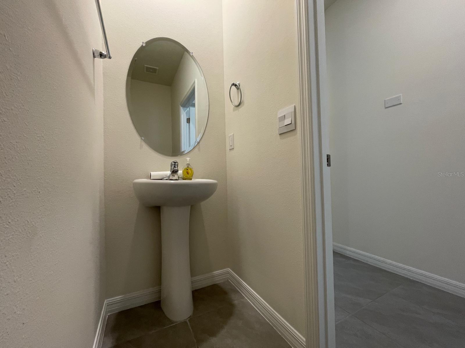 AVALON PARK WEST-NORTH PH 2 4 5 - Residential Lease